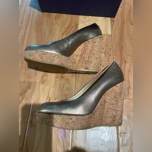 Stuart Weitzman Metallic Ale Washed Corkswoon wedges size 8 1/2